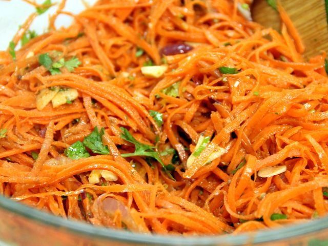 Как готовятся салаты с корейской морковью