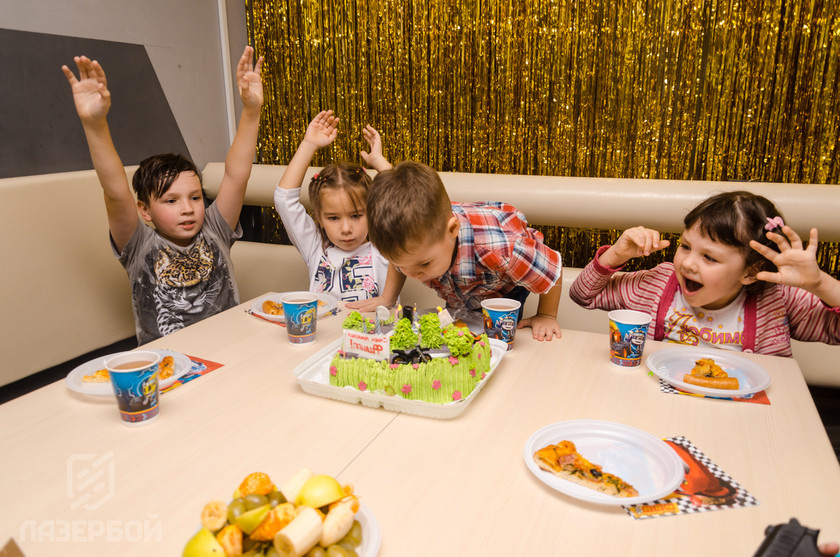 моему зайчику вчера исполнилось 4 года!)))