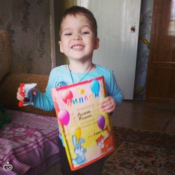 немного нас)