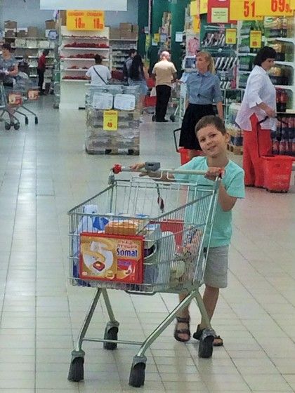 Играя всей семьёй, дружно успевать сделать все домашние дела