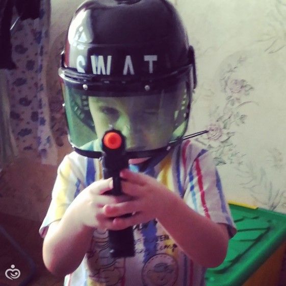 немного нас)