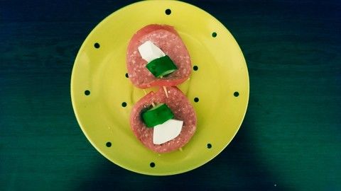 Огурец. Закуска с колбасой