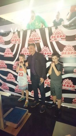 Сын в 8 лет впервые участвовал в соревнованиях по боксу и победил:) Сын в 8 лет впервые участвовал в соревнованиях по боксу и победил:)